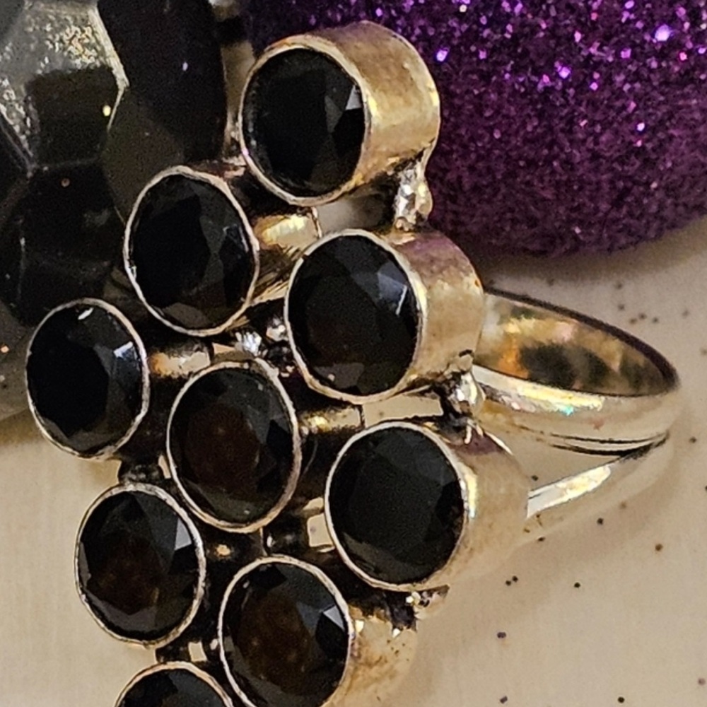 Elegant sterling silver  Black beautiful stones ring ! Just gorgeous! 9.5